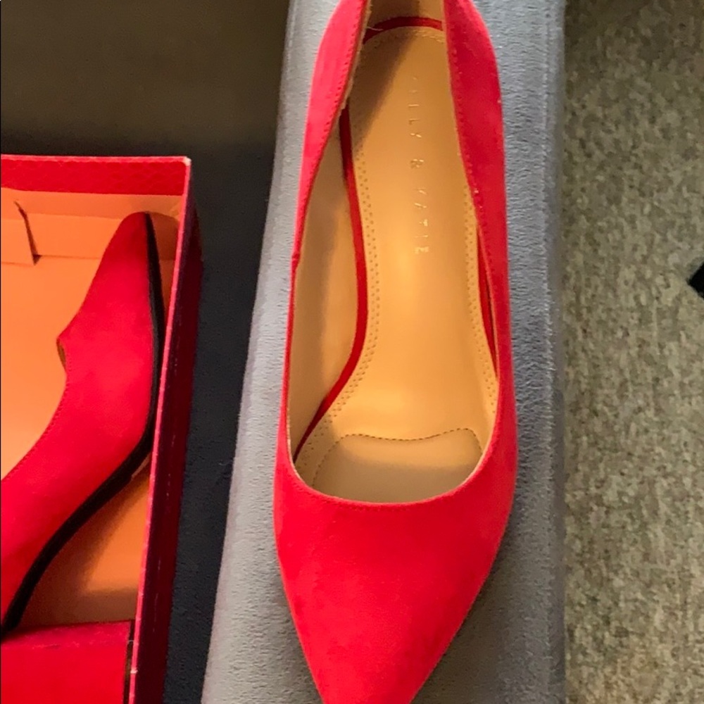 Red heels - Picture 3 of 7